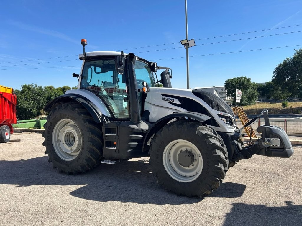Tractor Valtra